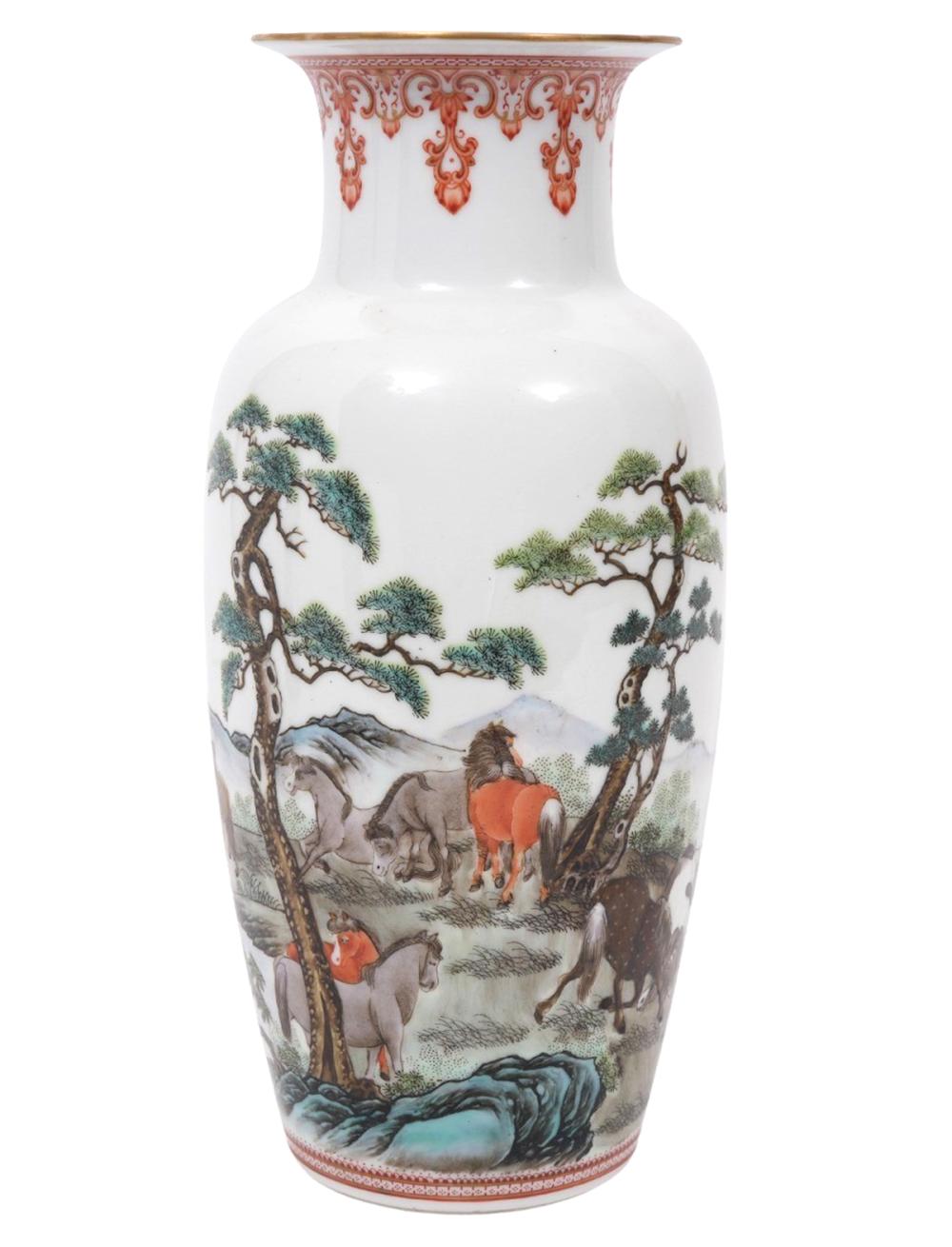 CHINESE PORCELAIN VASE HAND PAINTED