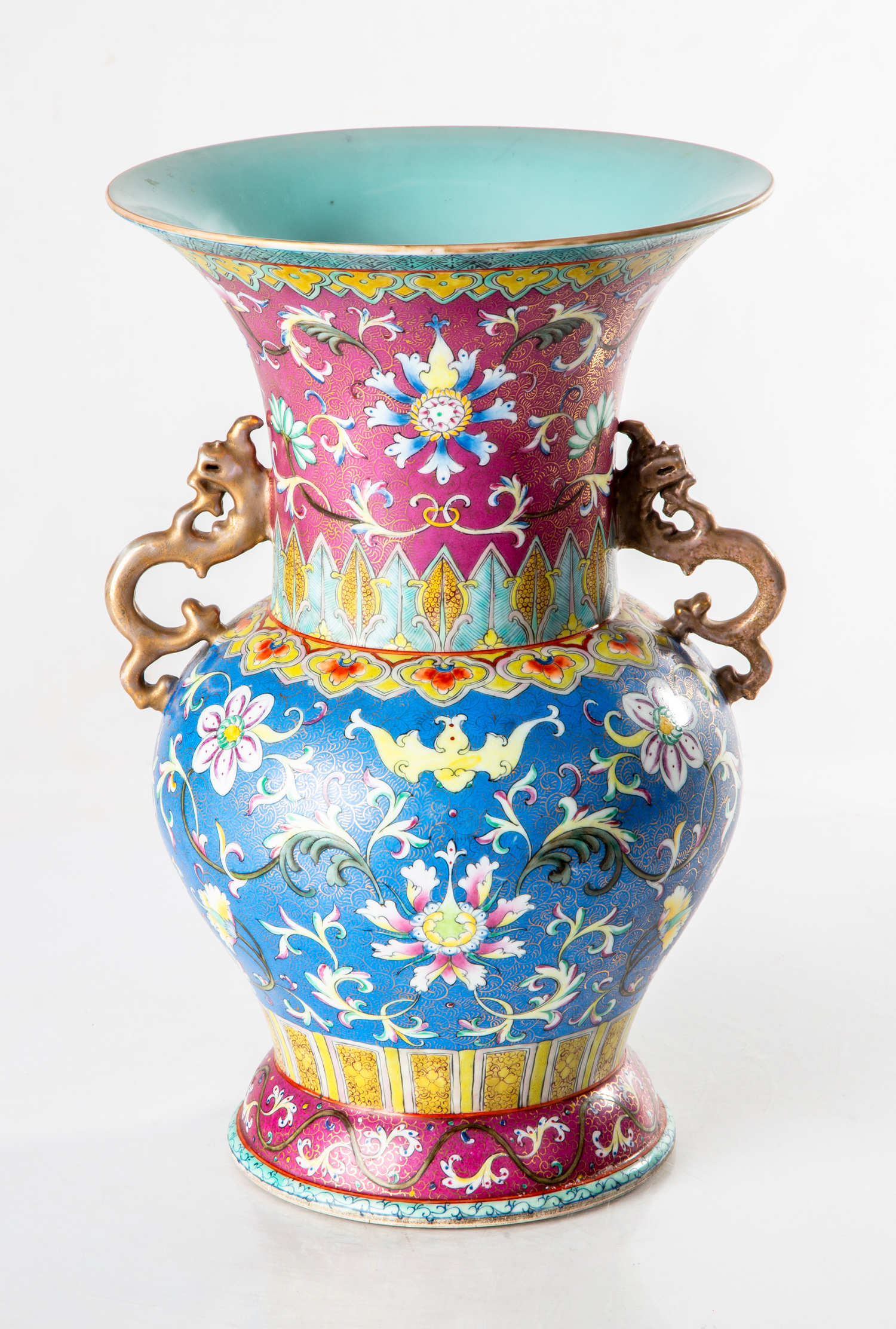 CHINESE PORCELAIN VASE Polychrome