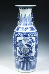 CHINESE PORCELAIN VASE - Tung