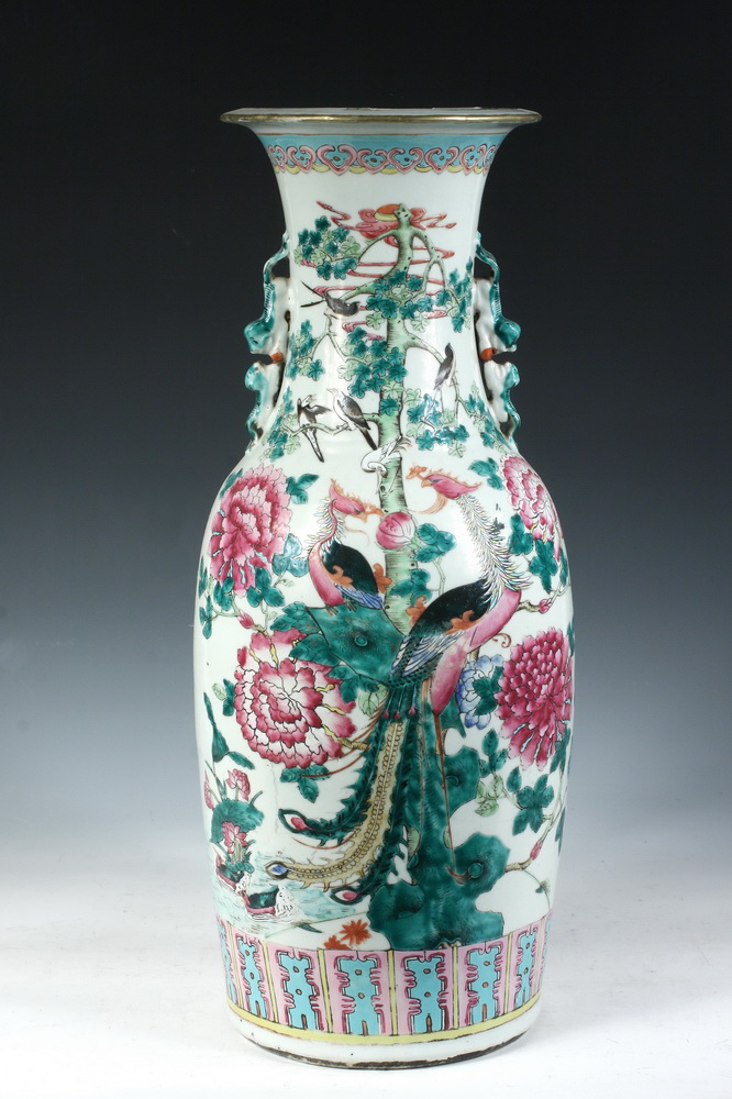 CHINESE PORCELAIN VASE - Wucai