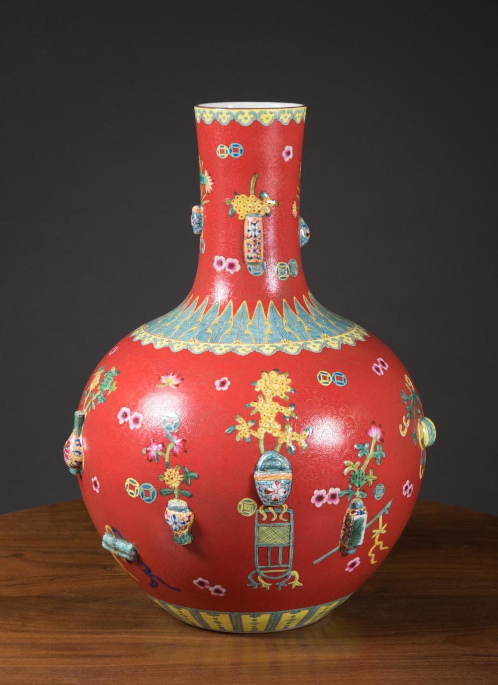 CHINESE PORCELAIN VASECHINESE