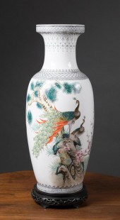 CHINESE PORCELAIN VASECHINESE