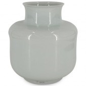 CHINESE PORCELAIN VASEDESCRIPT