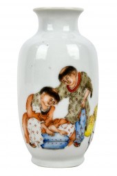 CHINESE PORCELAIN VASEmarked t