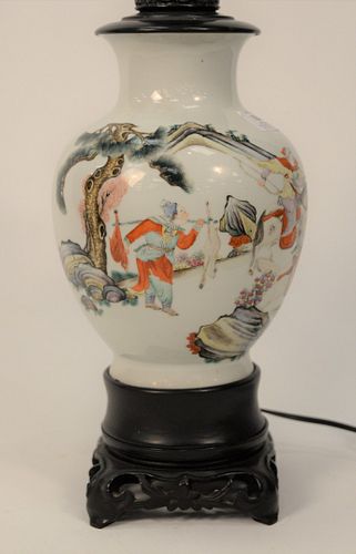CHINESE PORCELAIN WARRIOR VASE