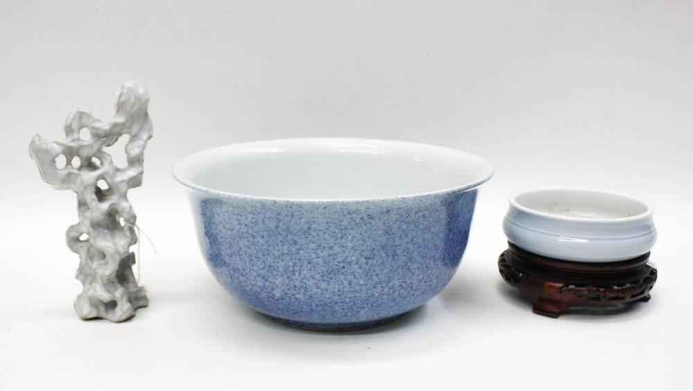 CHINESE PORCELAINSTHREE CHINESE