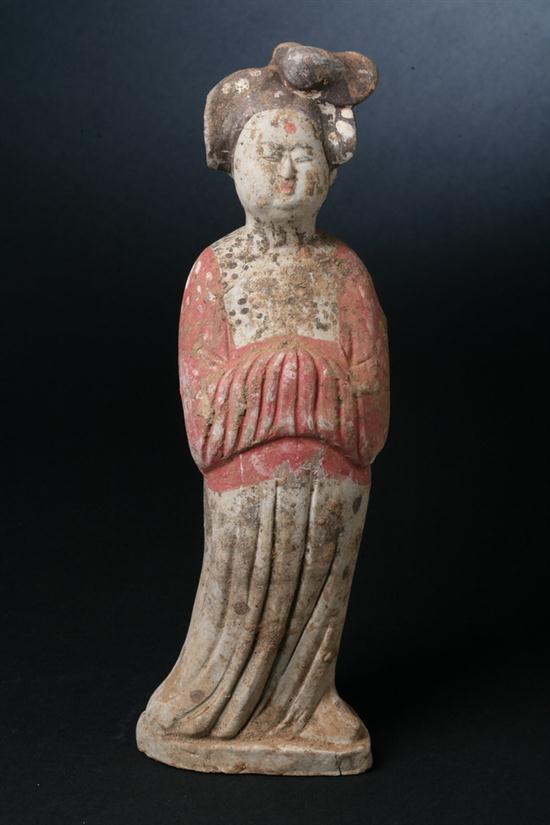 CHINESE POTTERY FIGURE OF A COURT