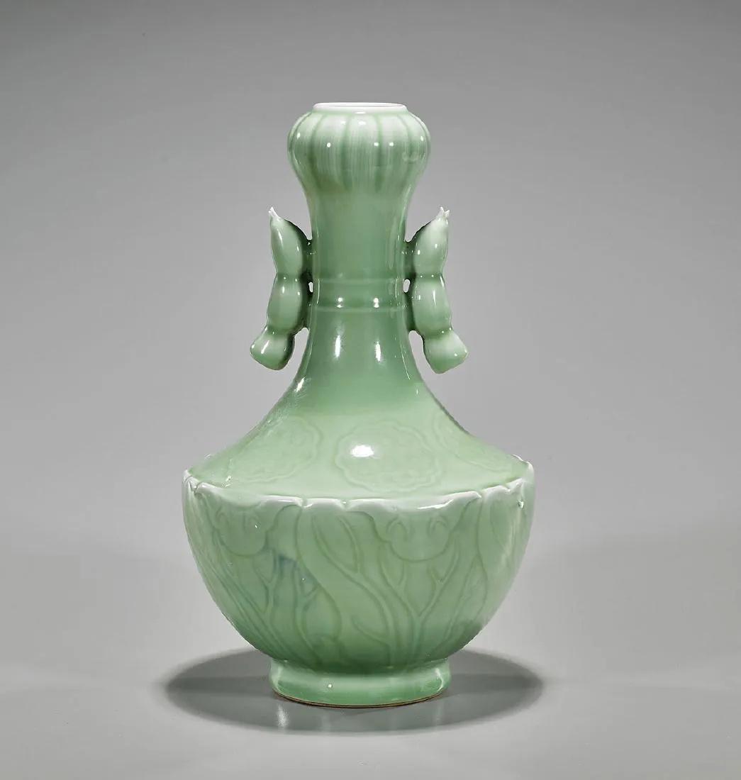 CHINESE QIANLONG-STYLE CELADON