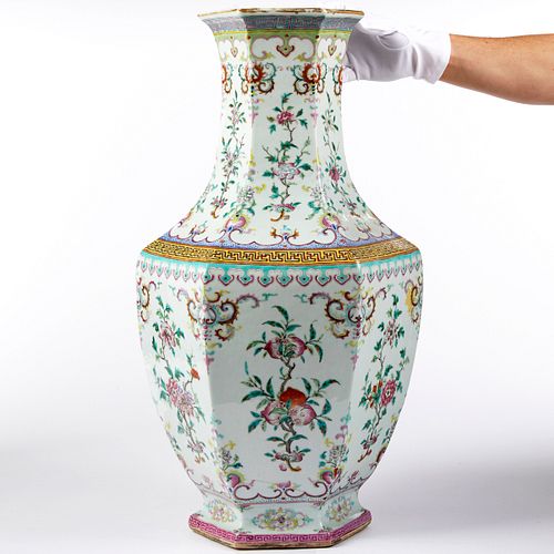 CHINESE QING FAMILLE ROSE PORCELAIN
