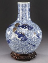 Chinese Qing large porcelain T