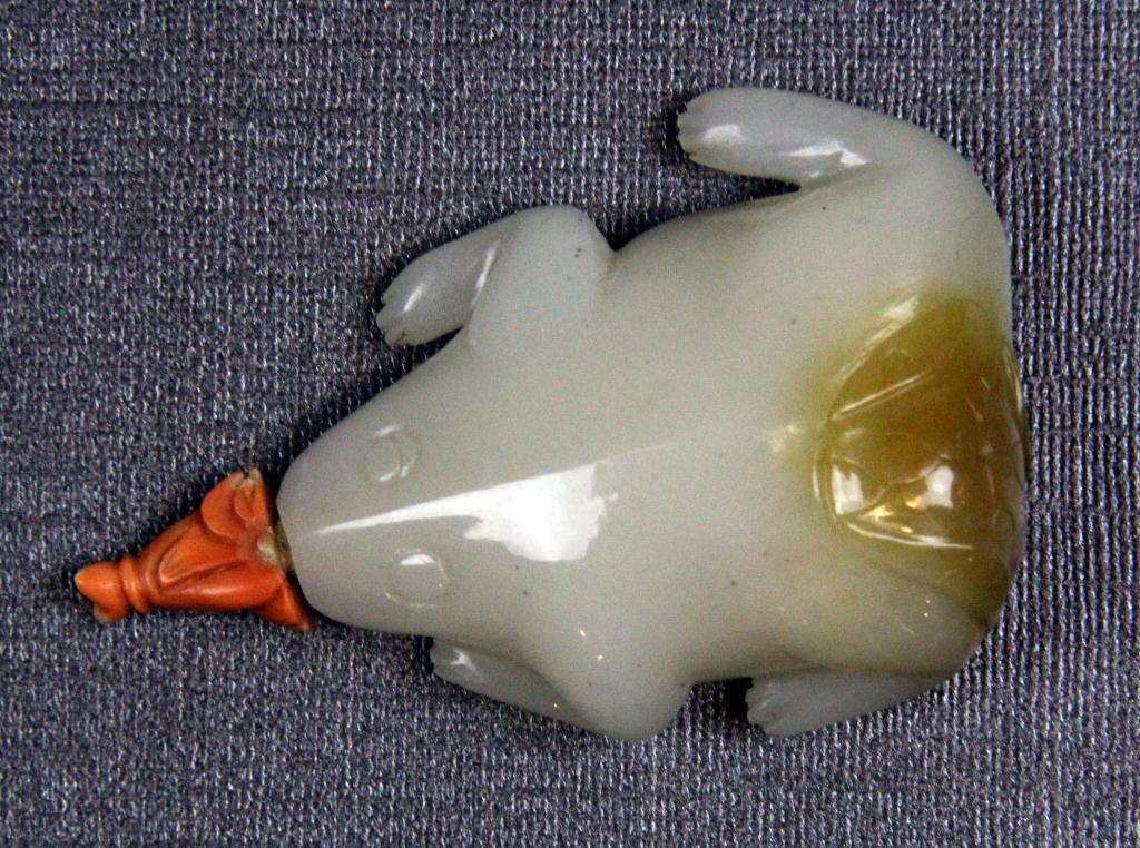 Chinese Qing White Jade Snuff