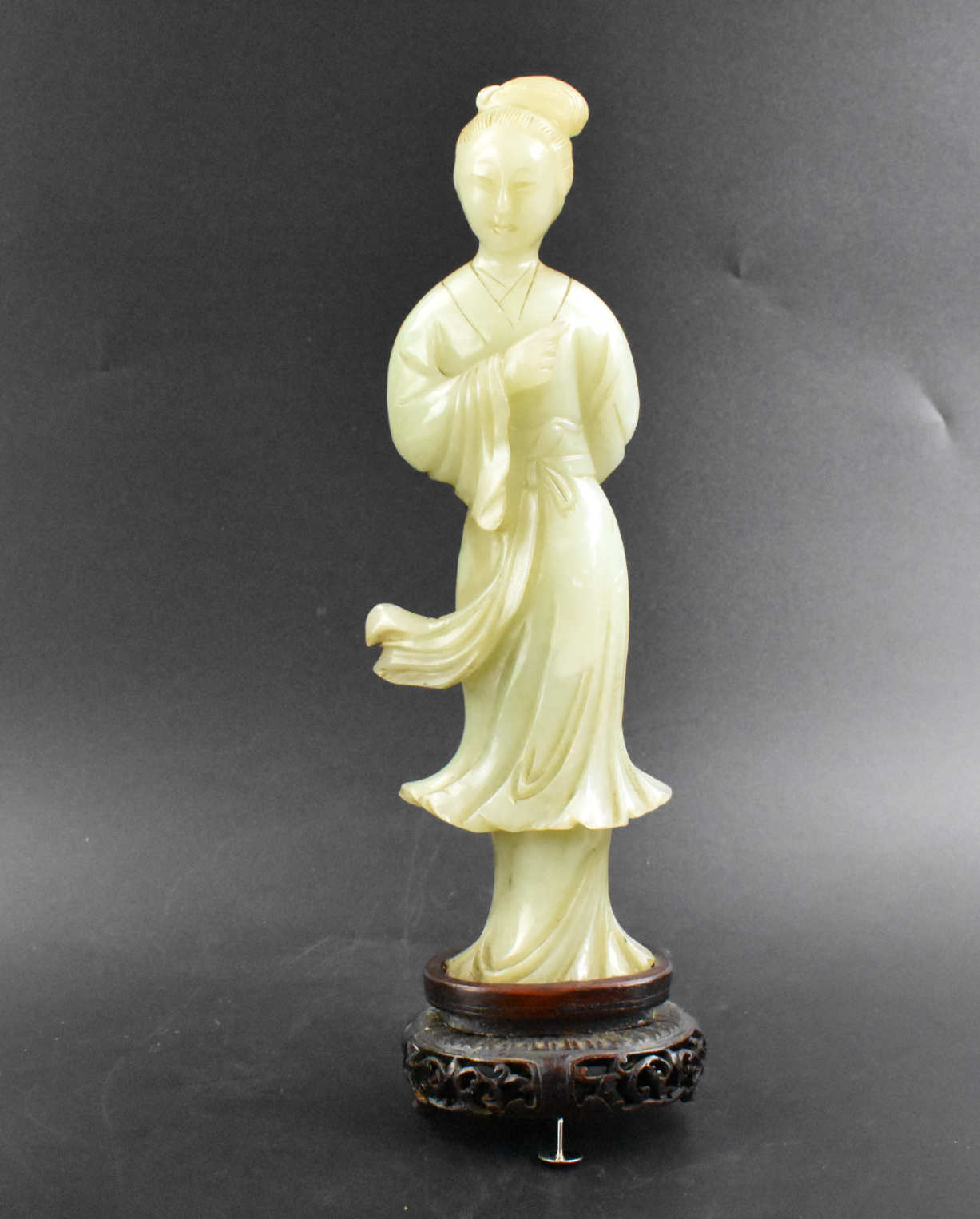 CHINESE QINGBAI JADE CARVED LADY