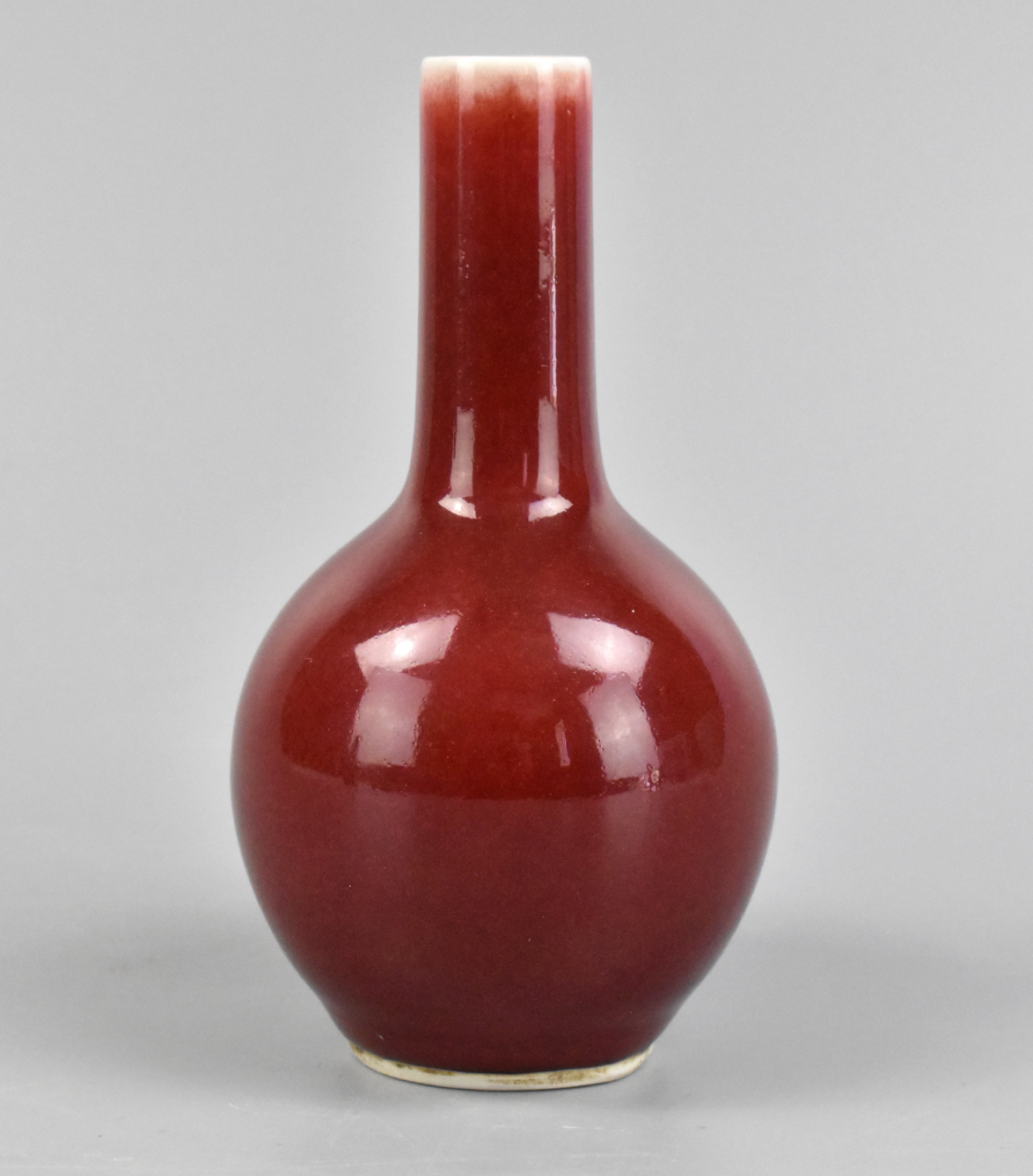 CHINESE RED GLAZED GLOBLUAR VASE