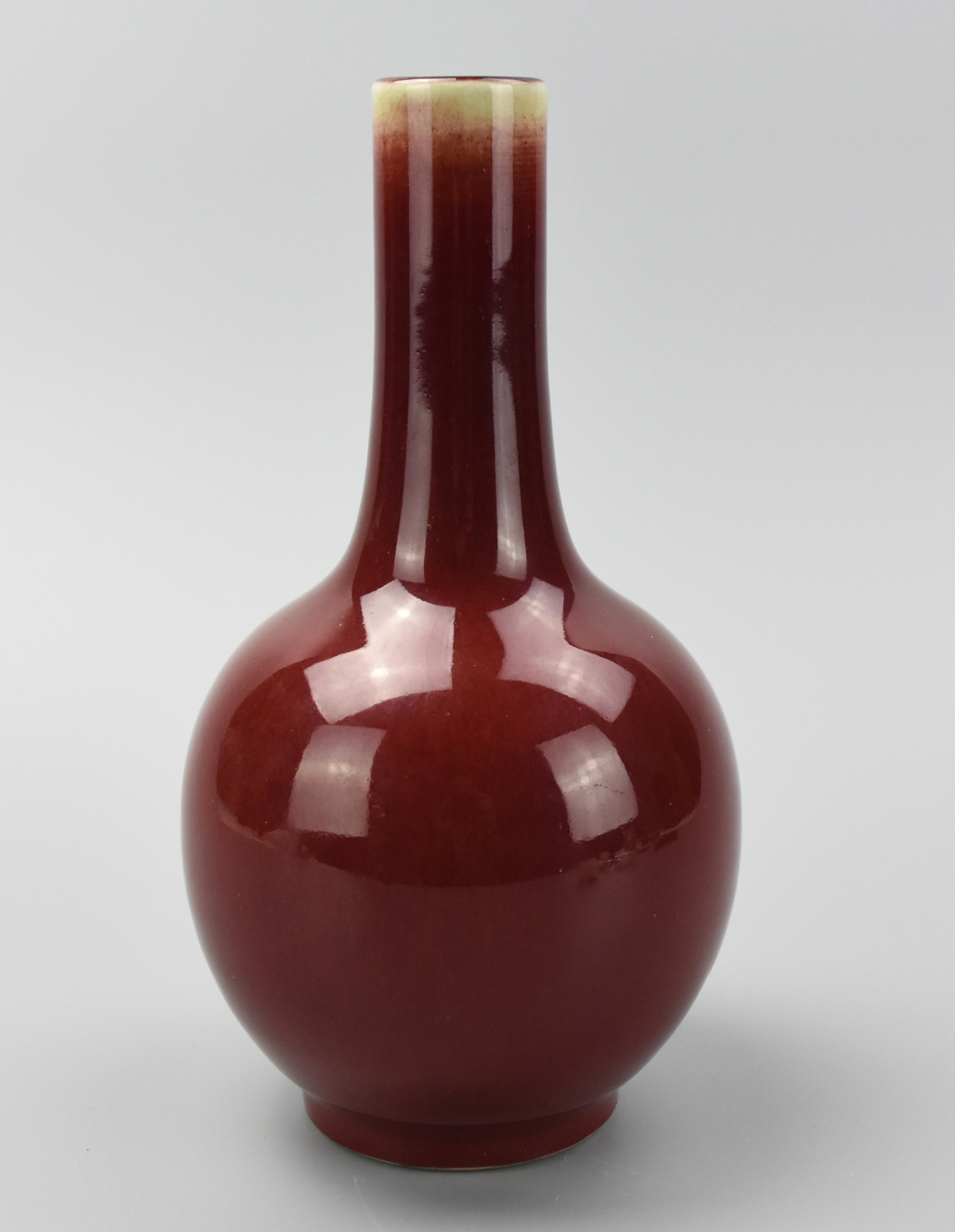 CHINESE RED GLAZED VASE, 19-20TH C.
