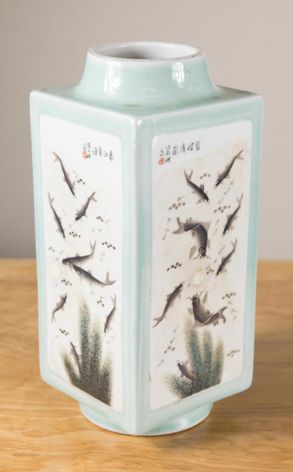 CHINESE REPUBLIC PORCELAIN VASE,