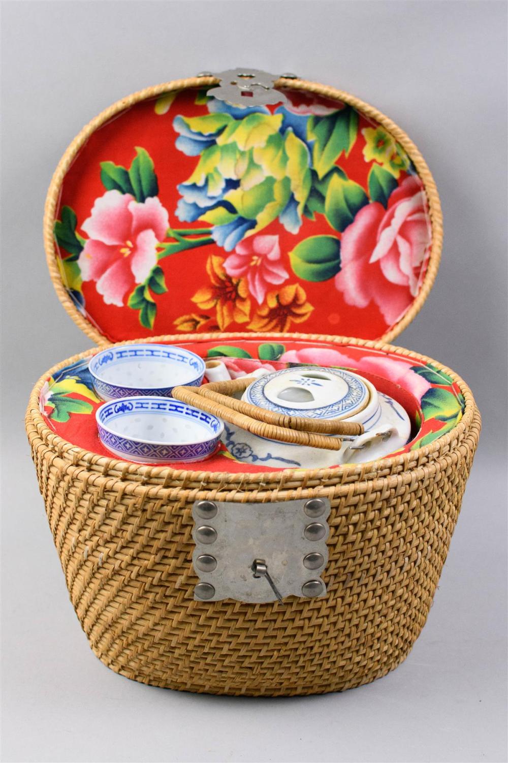 CHINESE 'RICE' PATTERN TEA SET IN