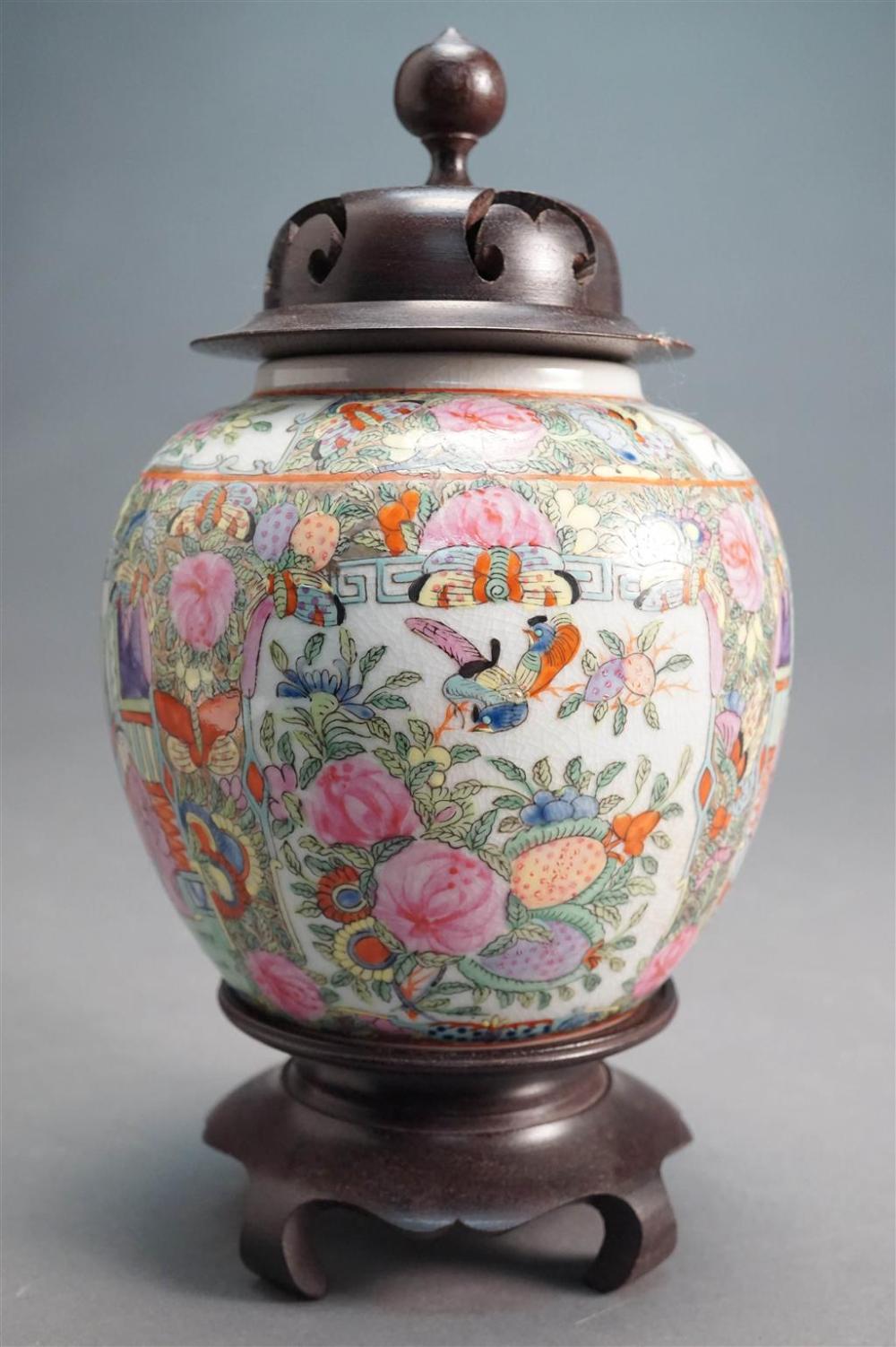 CHINESE ROSE MEDALLION DECORATED