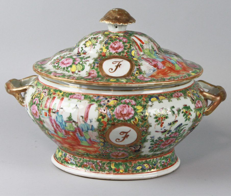 CHINESE ROSE MEDALLION
