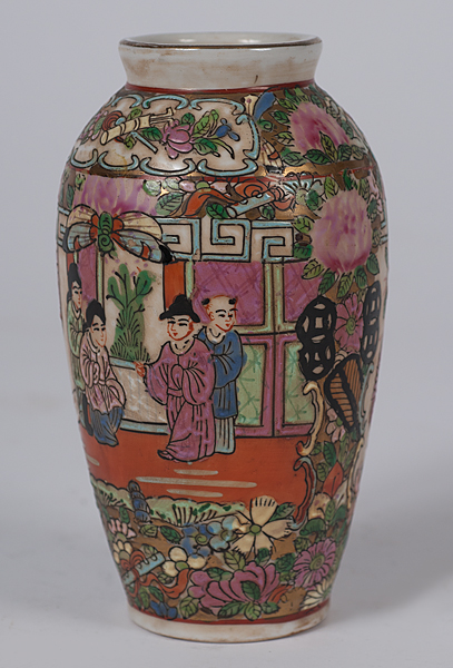 Chinese Rose Medallion Vase Chinese
