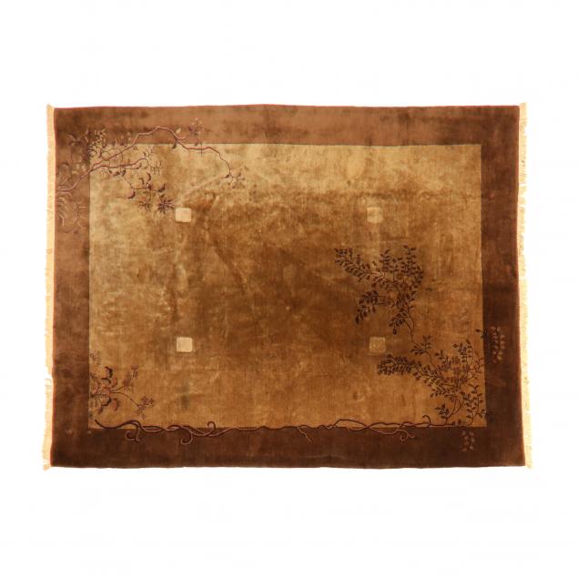 CHINESE RUG Light brown field