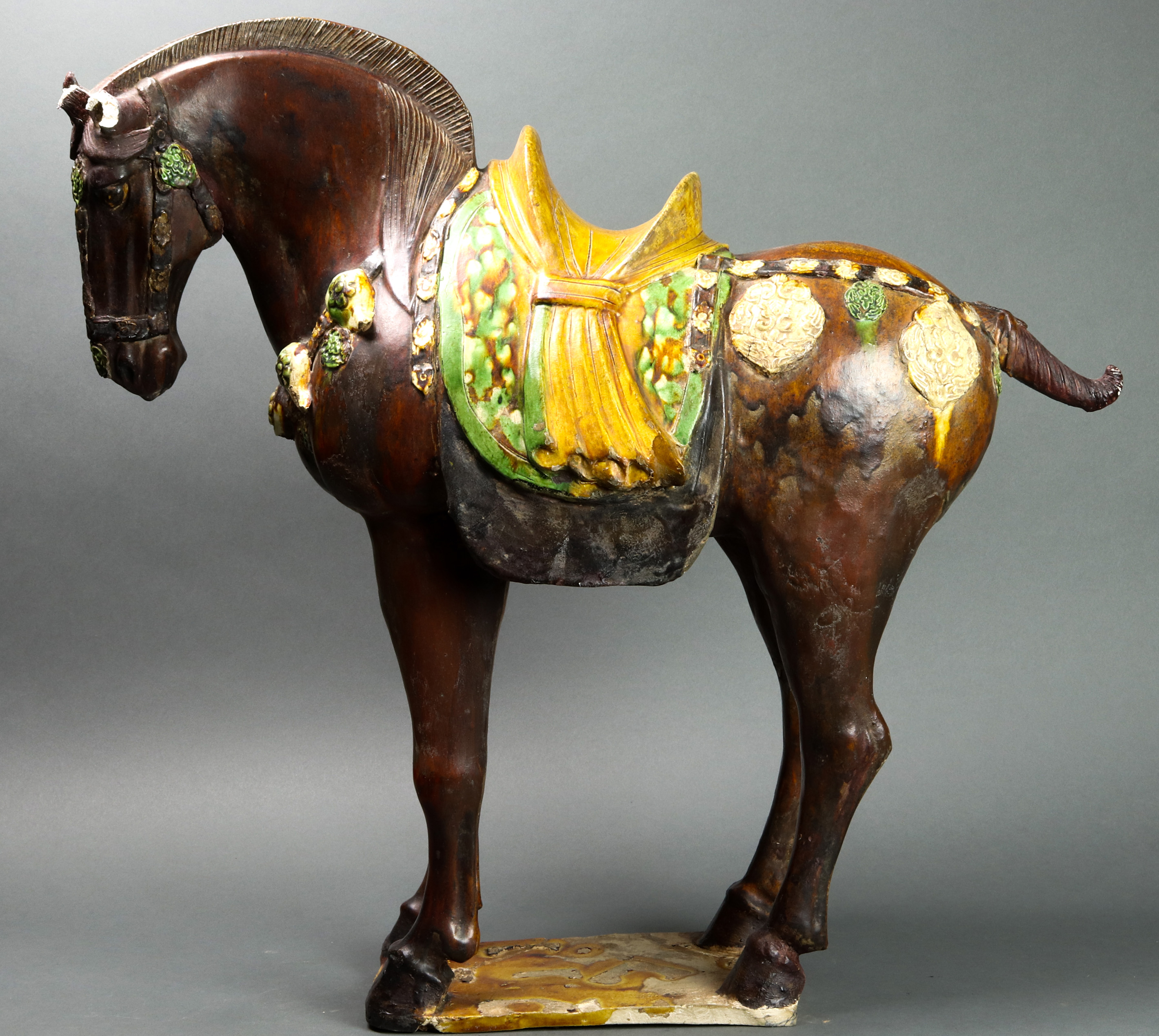 CHINESE SANCAI-GLAZED FIGURE OF A