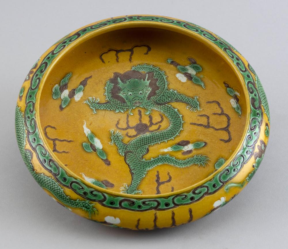 CHINESE SANCAI PORCELAIN SHALLOW