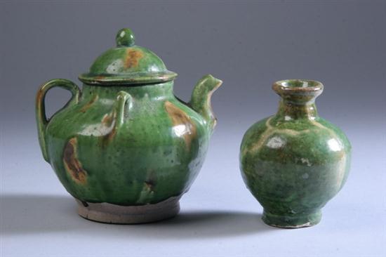 CHINESE SANCAI PORCELAIN TEA POT