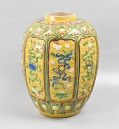CHINESE SANCAI PORCELAIN VASE,