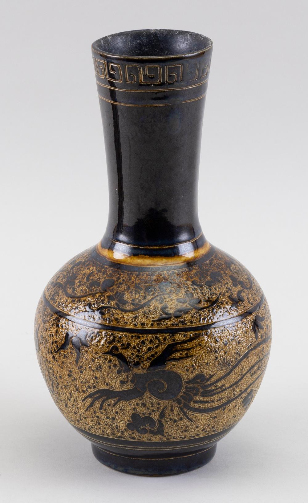 CHINESE SGRAFFITO POTTERY BOTTLE