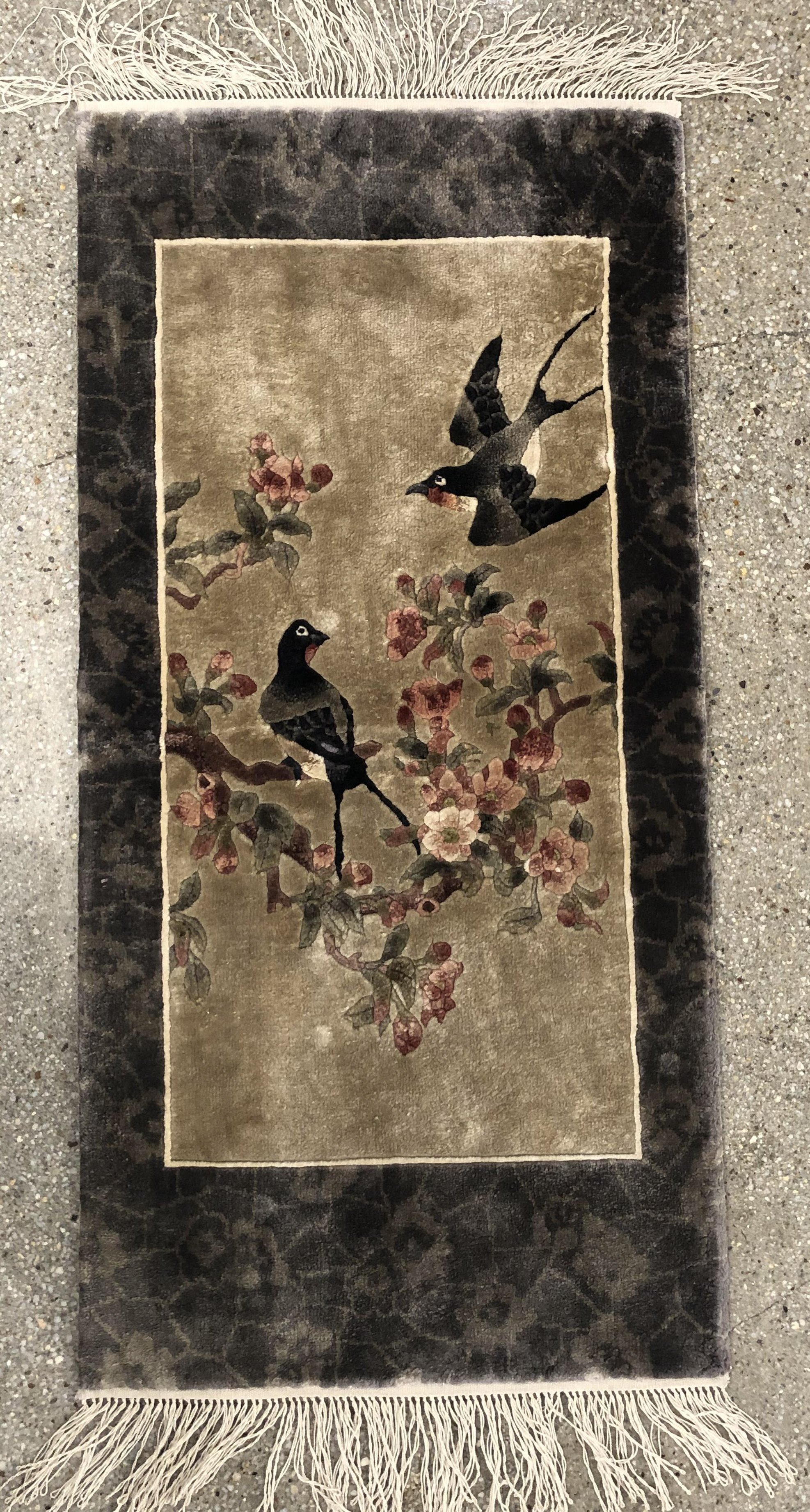 CHINESE SILK BIRD MOTIF RUG, 3'