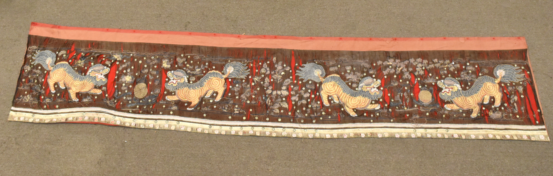 CHINESE SILK EMBRODIERY W/ FOO DOG,