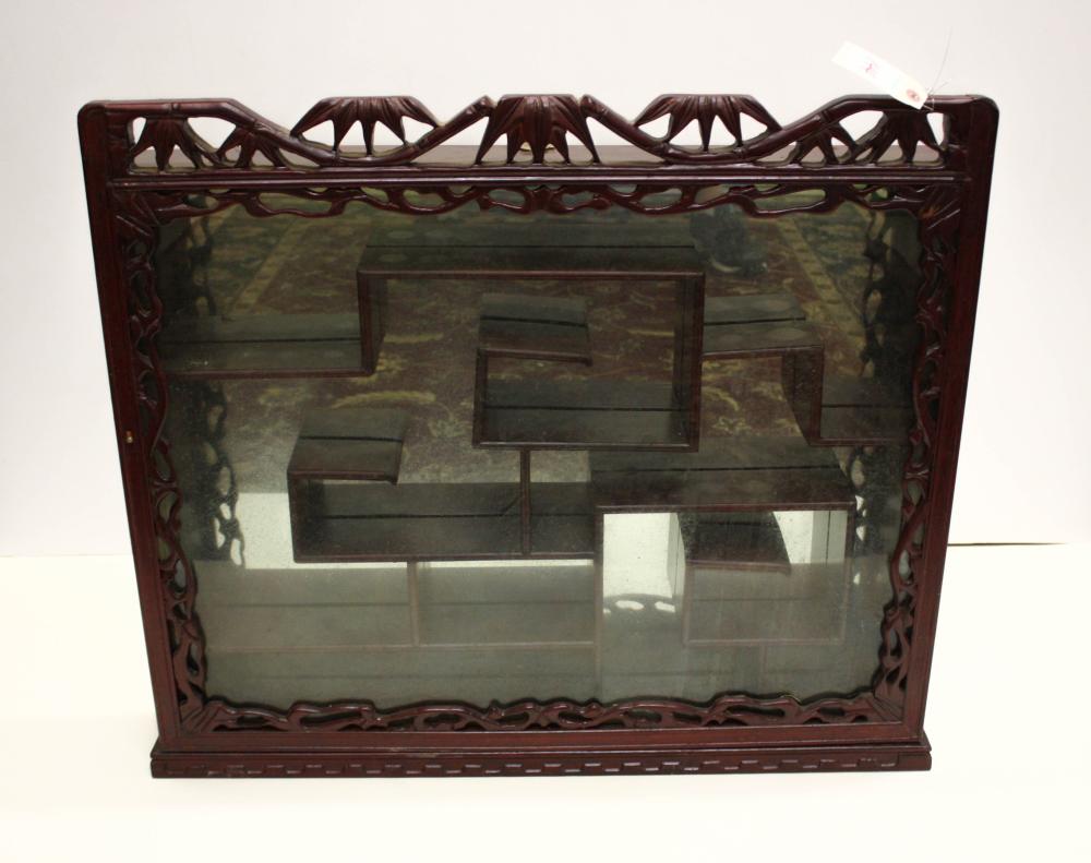 CHINESE SNUFF BOTTLE DISPLAY