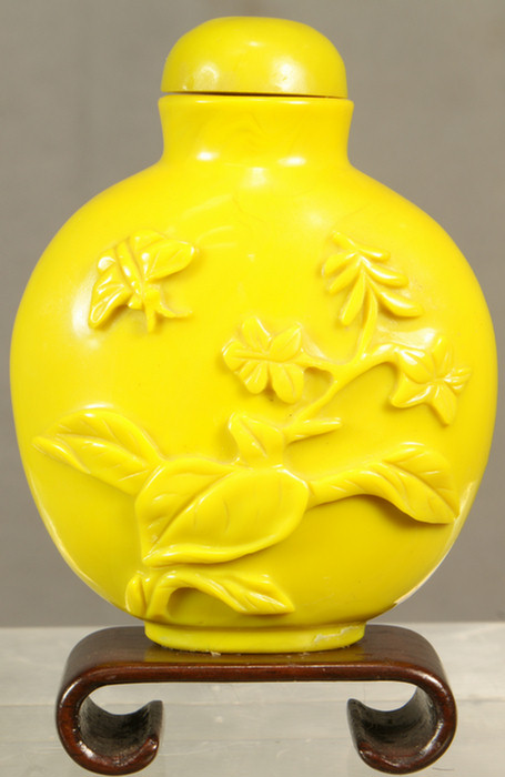Chinese snuff bottle in carved