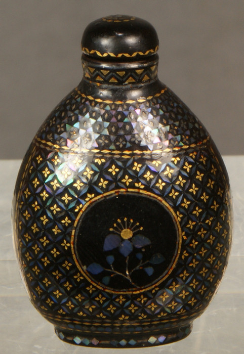 Chinese snuff bottle in LAC