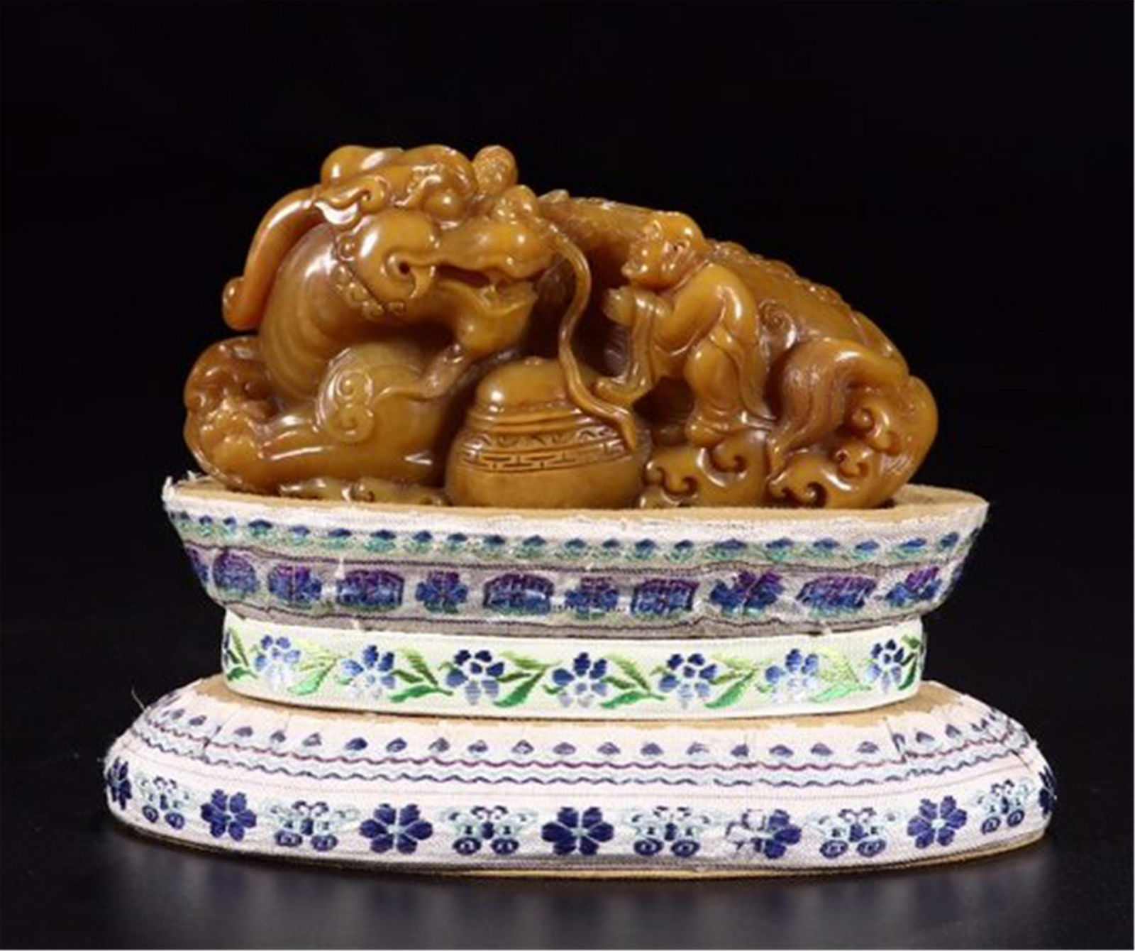 CHINESE SOAPSTONE TIANHUANG BEAST