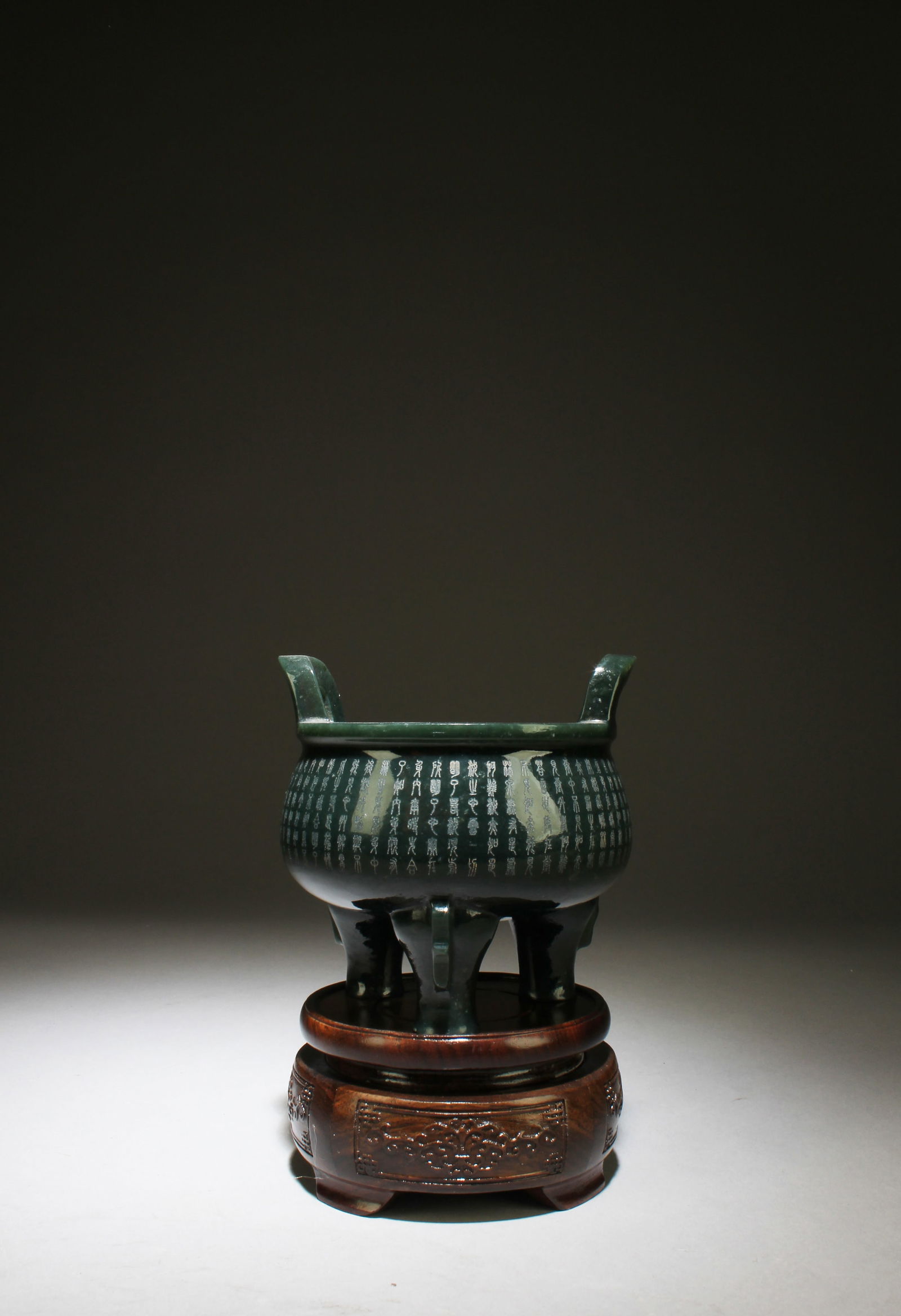 CHINESE SPINACH JADE TRIPOD