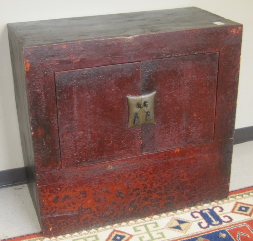 CHINESE STORAGE CABINET centering