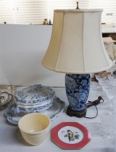 CHINESE STYLE BLUE AND WHITE T