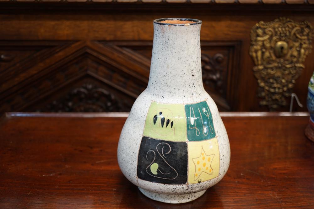 CHINESE STYLE PORCELAIN BUD