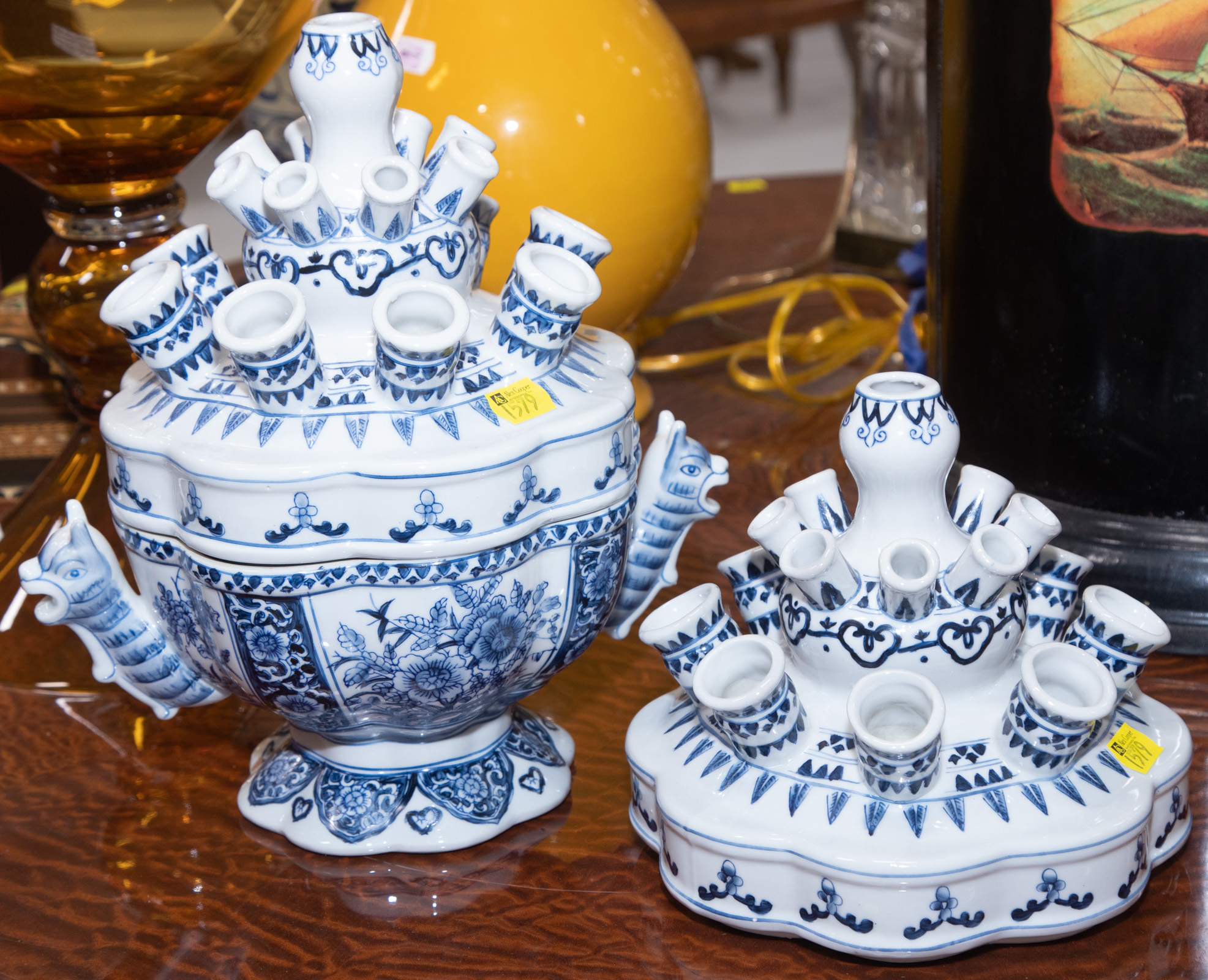 CHINESE STYLE PORCELAIN URN Modern,