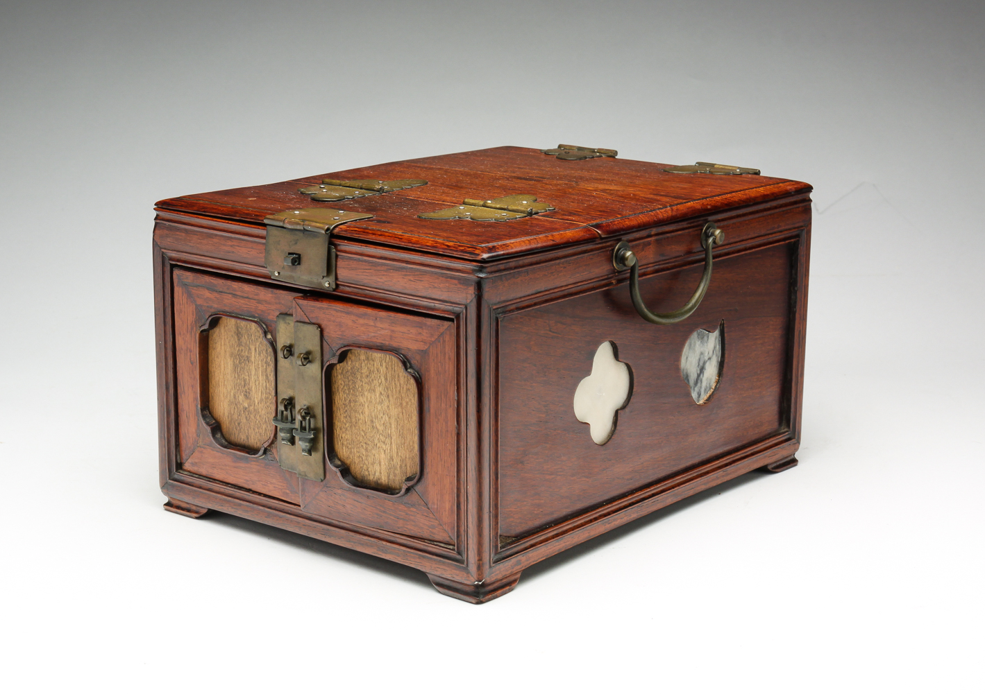 CHINESE TRAVELING JEWELRY BOX. Late
