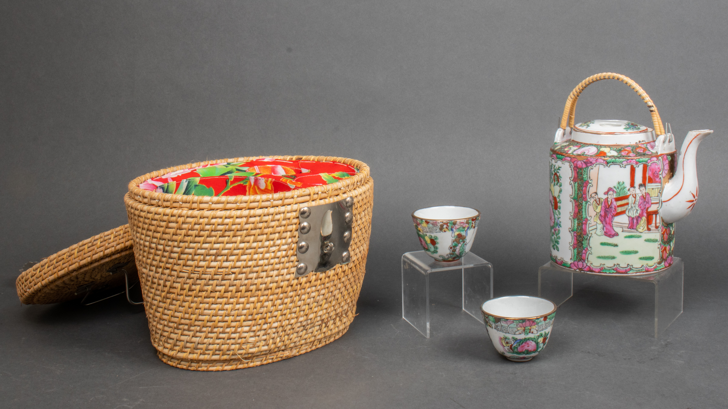 CHINESE TRAVELING TEA BASKET W