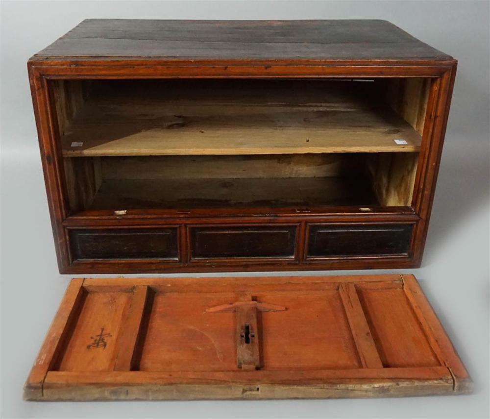 CHINESE TWO-COLOR WOOD TRAVELING