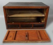 CHINESE TWO-COLOR WOOD TRAVELI