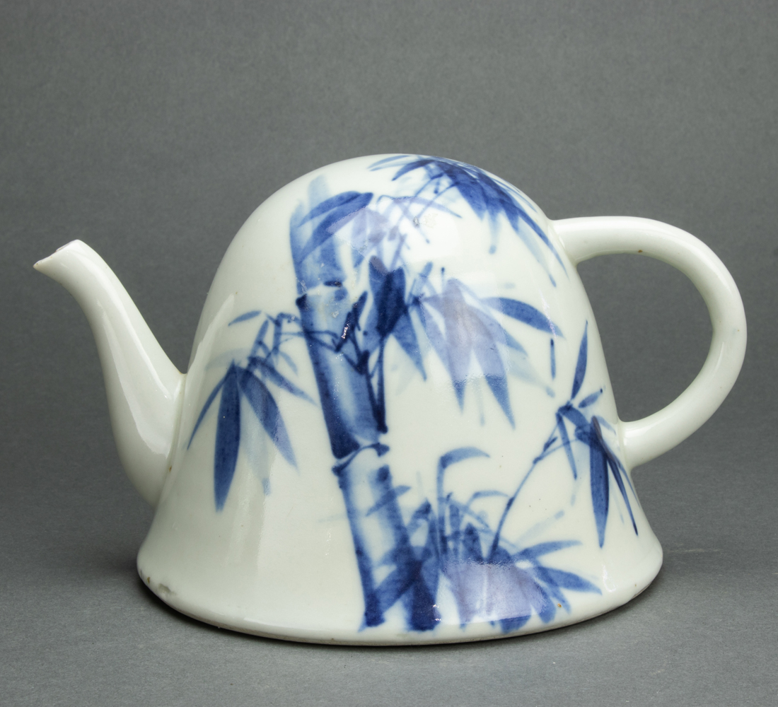 CHINESE UNDERGLAZE BLUE PUZZLE WINE
