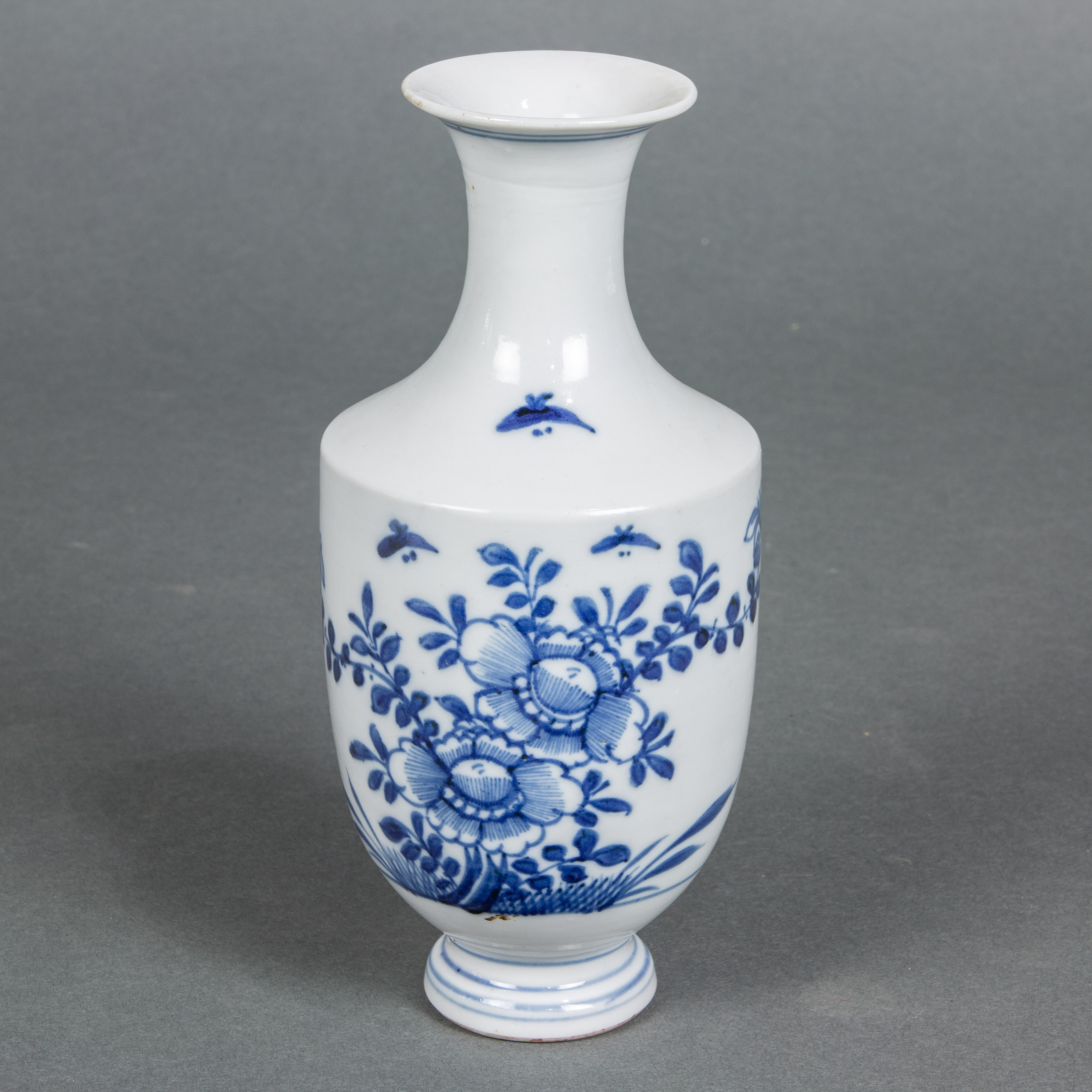CHINESE UNDERGLAZE BLUE VASE
