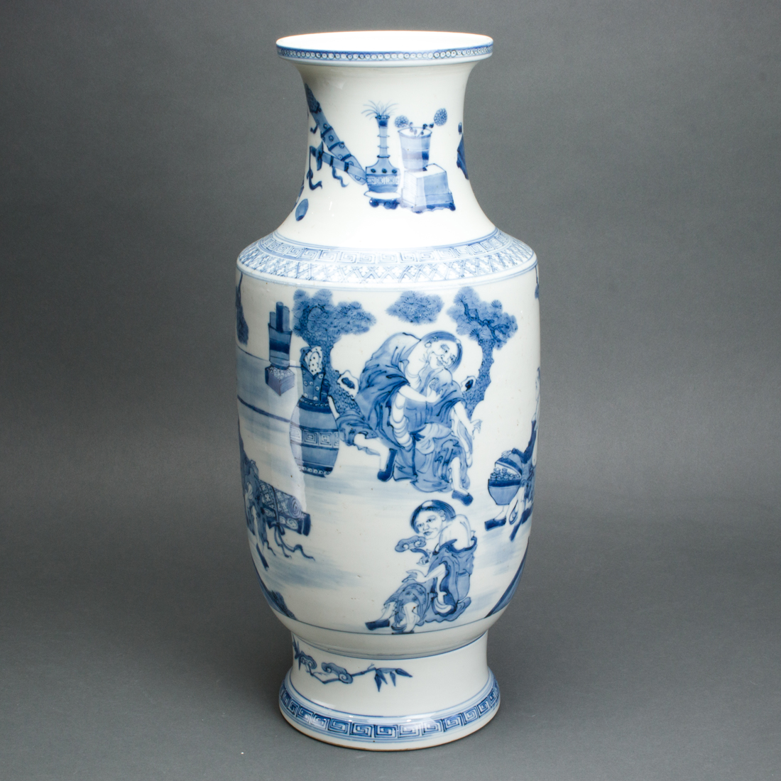 CHINESE UNDERGLAZED BLUE ROULEAU