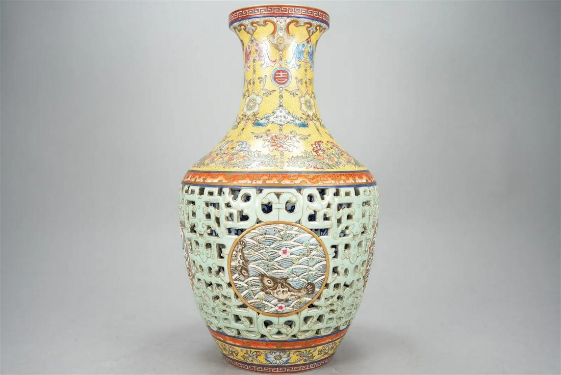 CHINESE UNUSUAL VINTAGE PORCELAIN