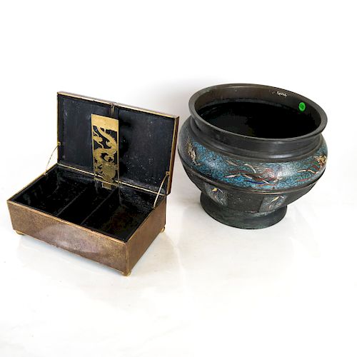CHINESE URN AND JAPANESE BOXA