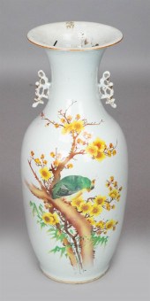 CHINESE VASE WITH BIRDS ON FLO